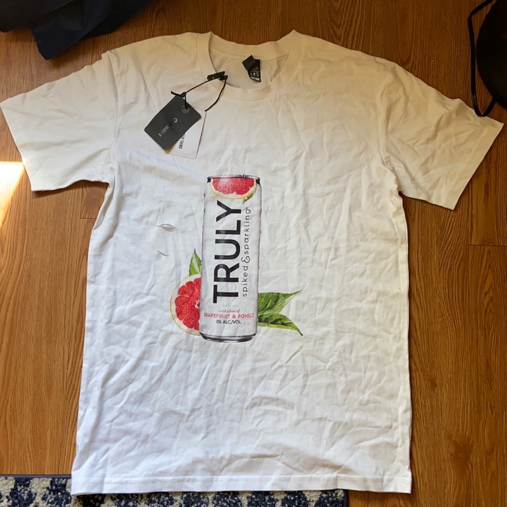 NWT Redbubble TRULY Tee